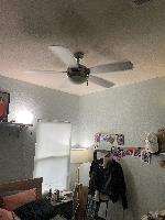 The light in this ceiling fan doesn't work 