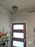 This light in the entryway doesn't work 