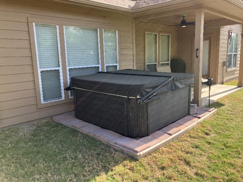 This is the hot tub as it exists in the 'before' state. One of the problems is that it gets too dang hot in the Texas summers. 